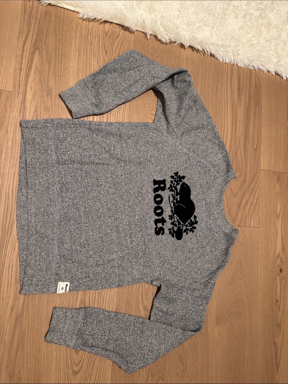 Roots women’s small Heather Grey crew neck Pullover with Black Logo